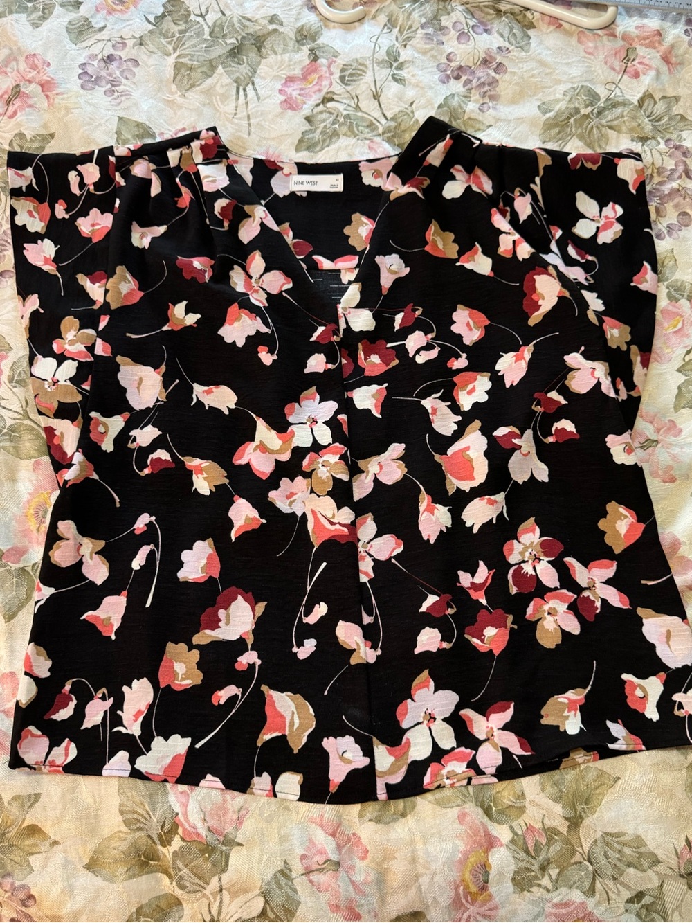 Nine West Black Pink Floral Sleeveless V Neck Blouse Women’s M